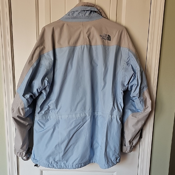 The North Face Women’s Two-Tone Light Blue and Light Gray Ski Jacket Shell - Picture 5 of 6